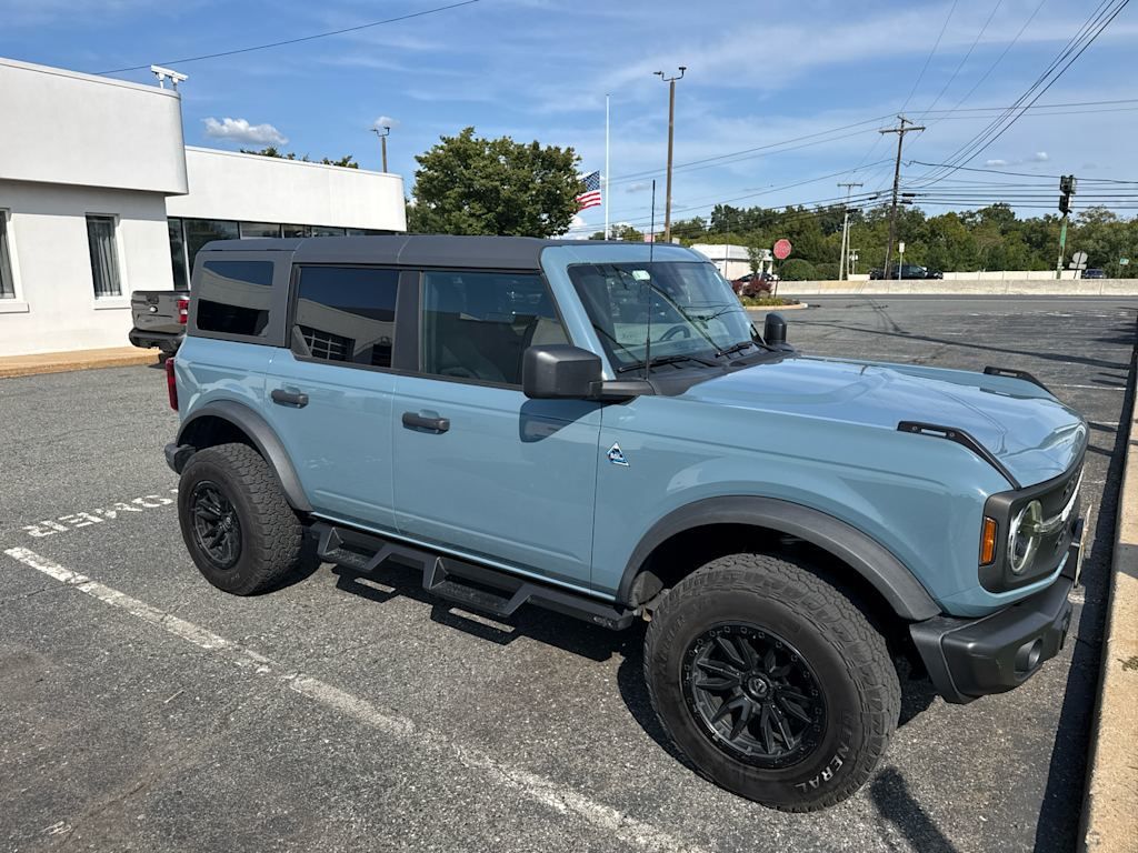2022 Ford Bronco Black Diamond photo 2