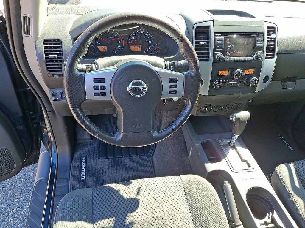 2017 Nissan Frontier SV photo 2