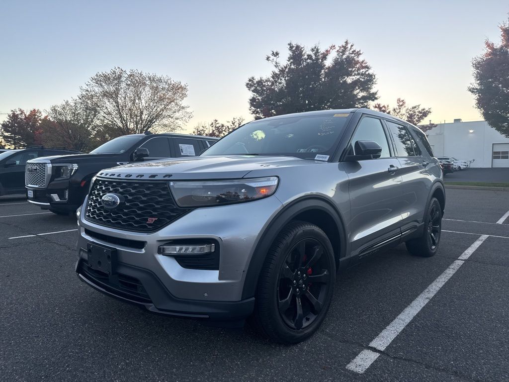 2022 Ford Explorer ST photo 3