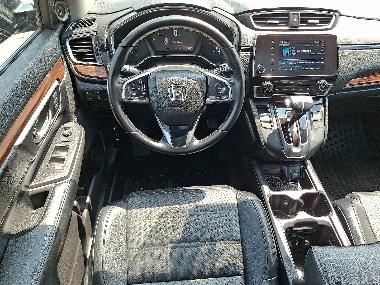 2018 Honda CR-V Touring photo 2