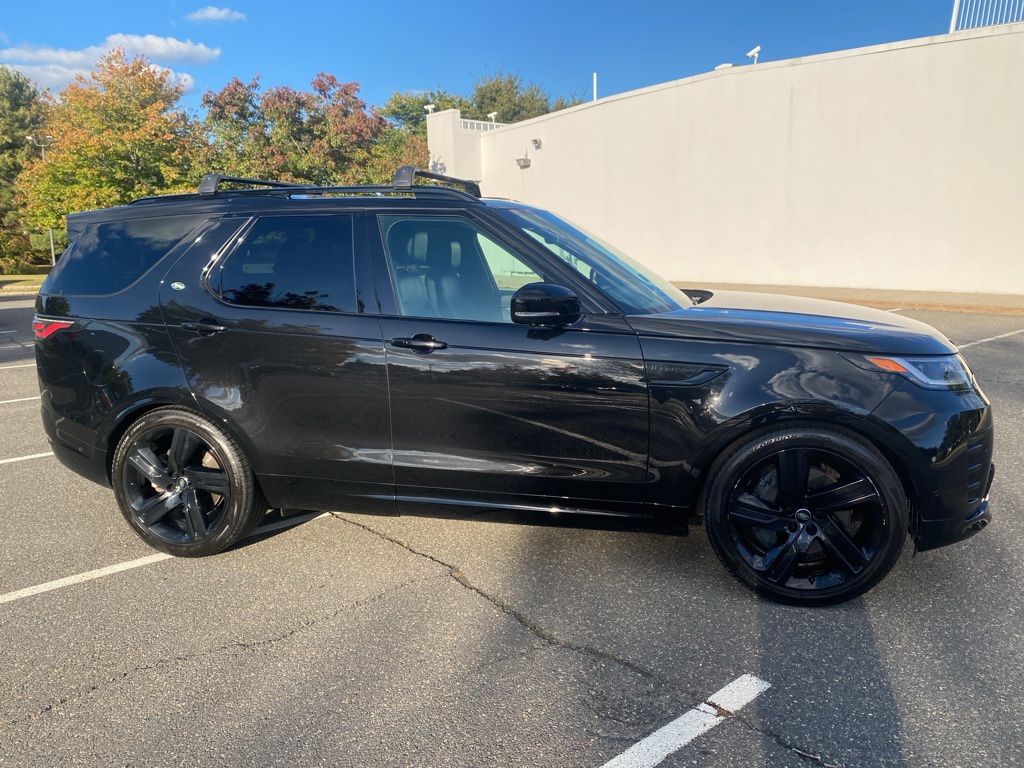 2024 Land Rover Discovery SE photo 2