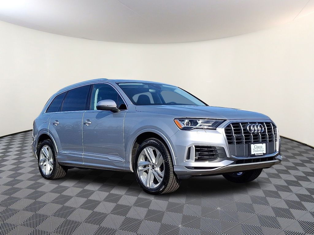 2022 Audi Q7 Premium's photo