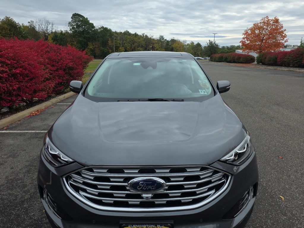 2021 Ford Edge Titanium photo 2