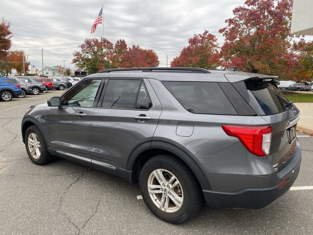 2022 Ford Explorer XLT photo 2