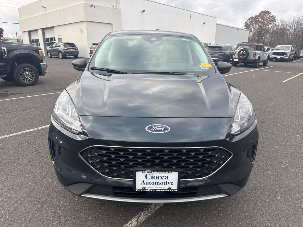 2022 Ford Escape SE photo 3