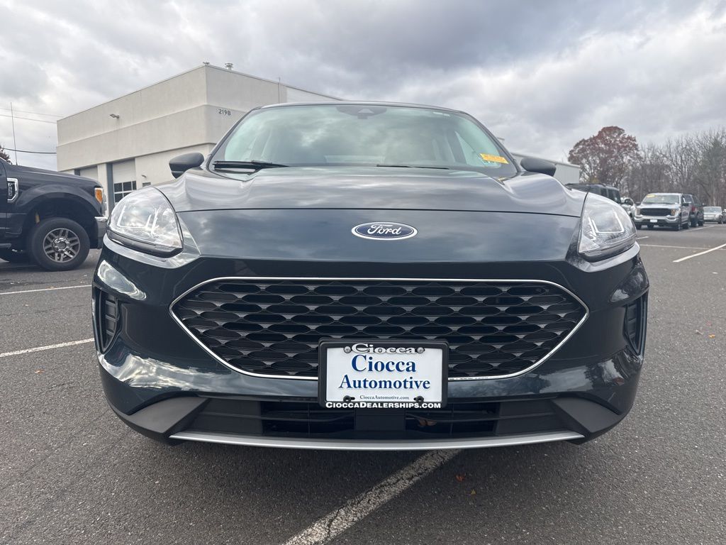 2022 Ford Escape SE photo 2