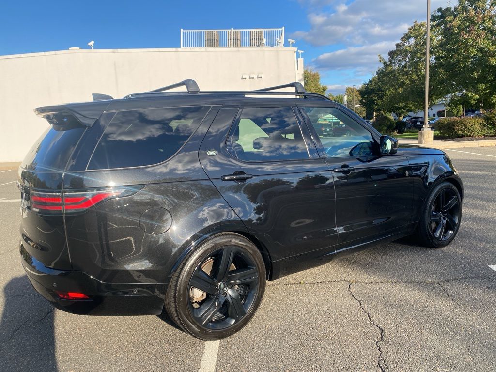 2024 Land Rover Discovery SE photo 3