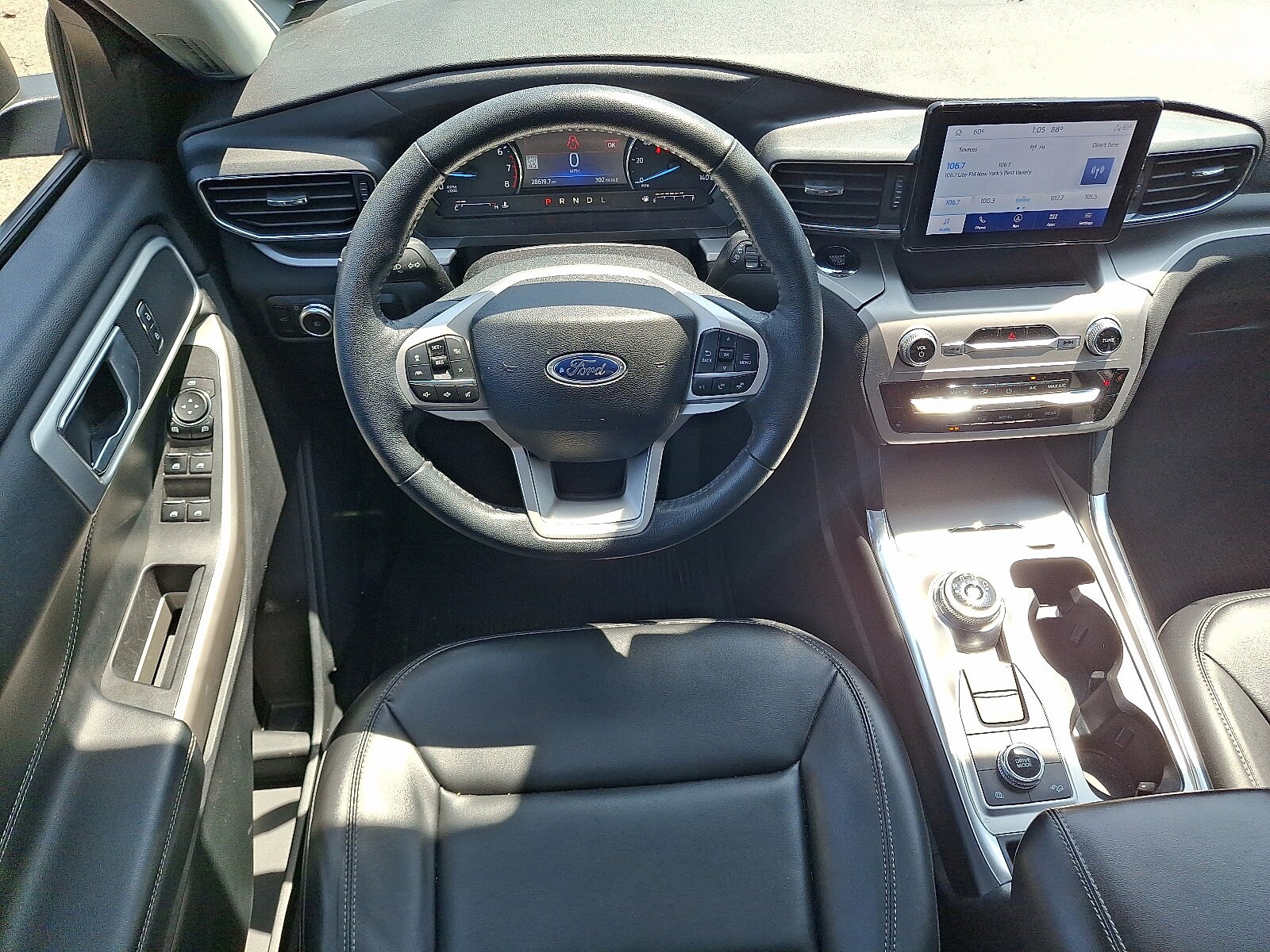 2022 Ford Explorer XLT photo 2