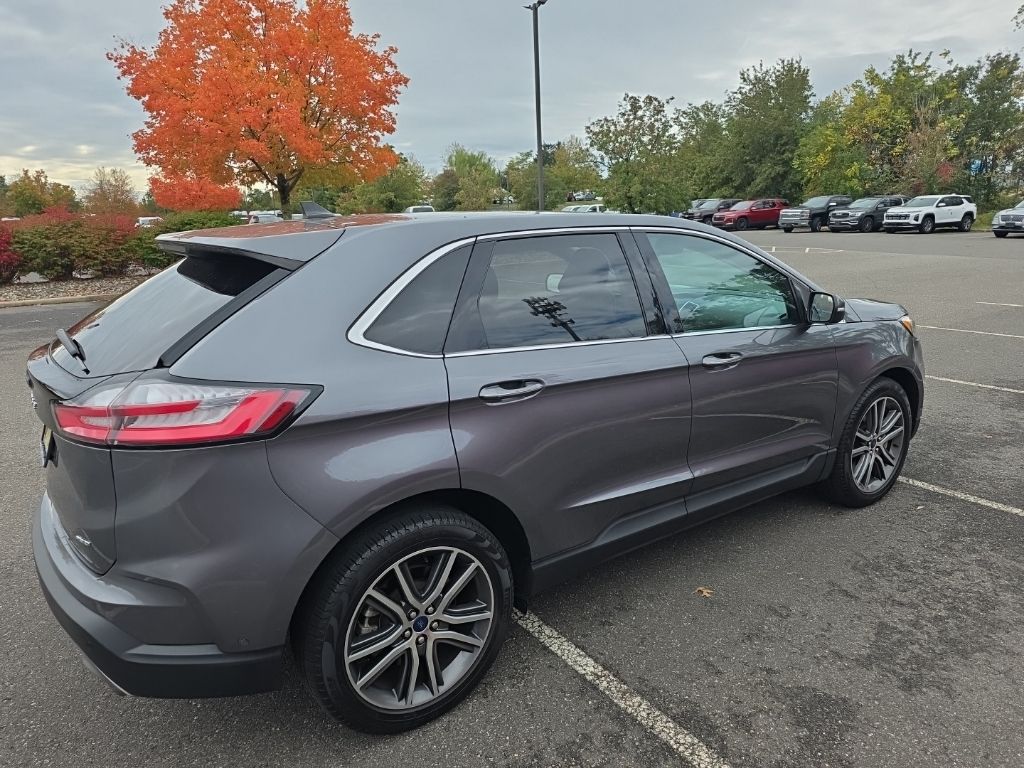 2021 Ford Edge Titanium photo 4