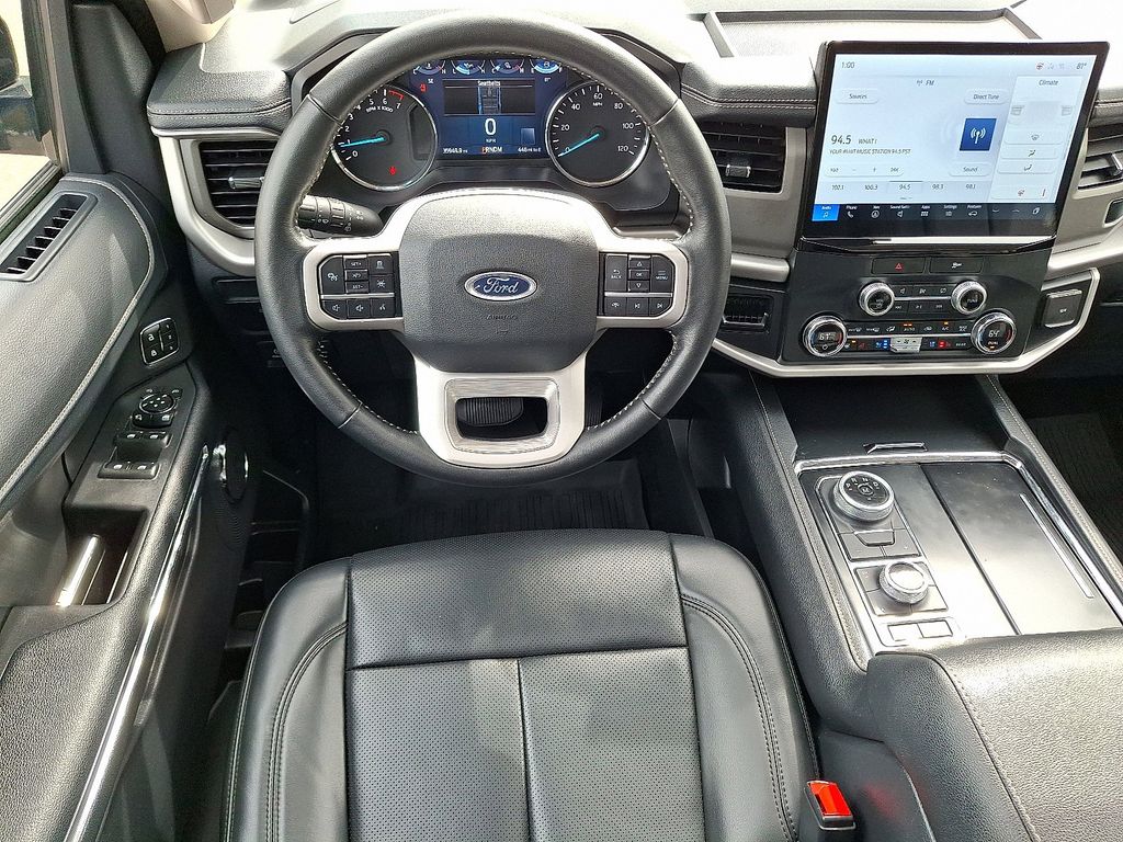 2022 Ford Expedition MAX XLT photo 2