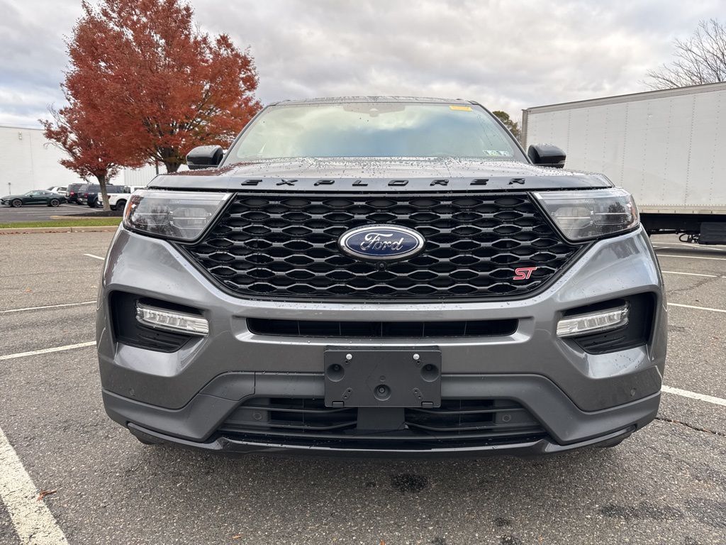 2022 Ford Explorer ST photo 4