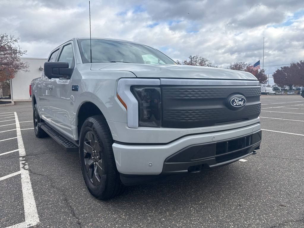 2024 Ford F-150 Lightning photo 2