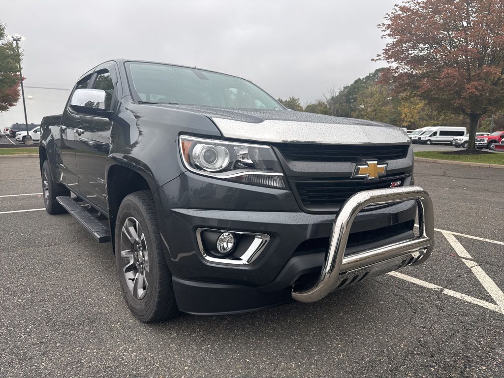 2017 Chevrolet Colorado Z71 photo 2