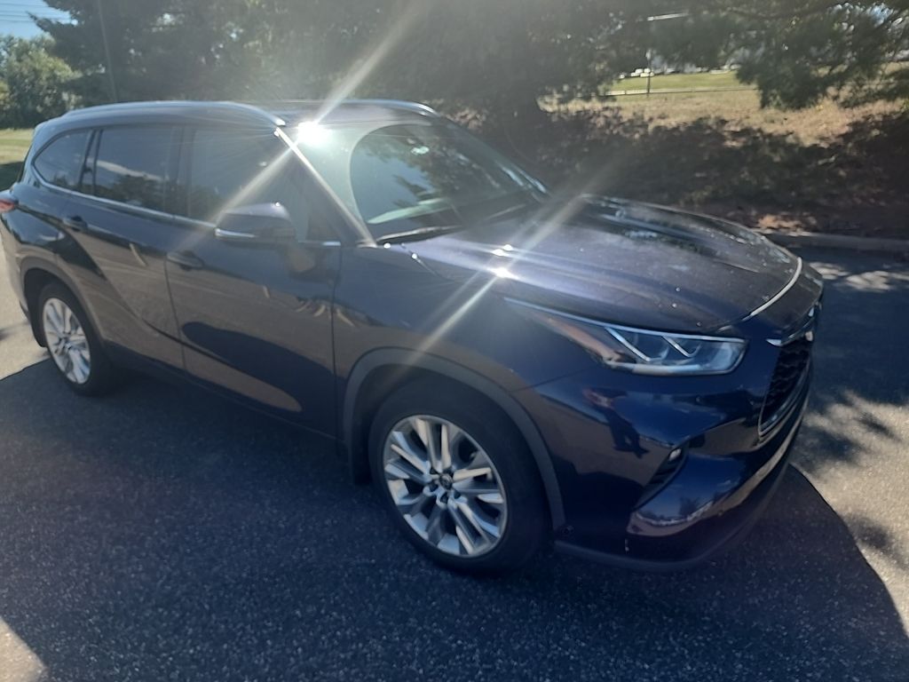 2021 Toyota Highlander Limited photo 3