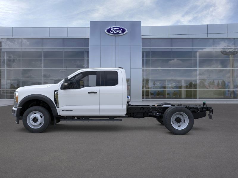 2025 Ford F-550 XLT photo 3