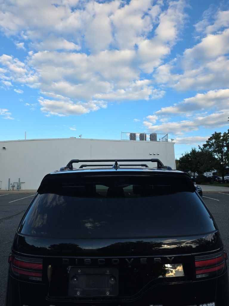 2024 Land Rover Discovery SE photo 2