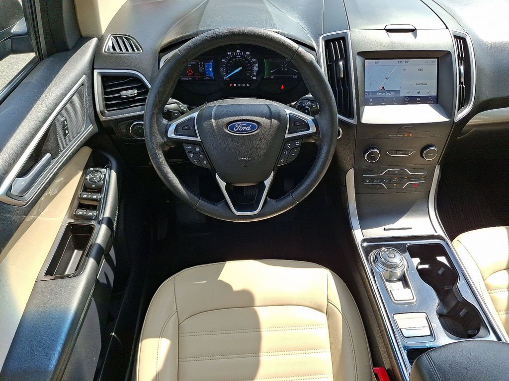 2019 Ford Edge SEL photo 2