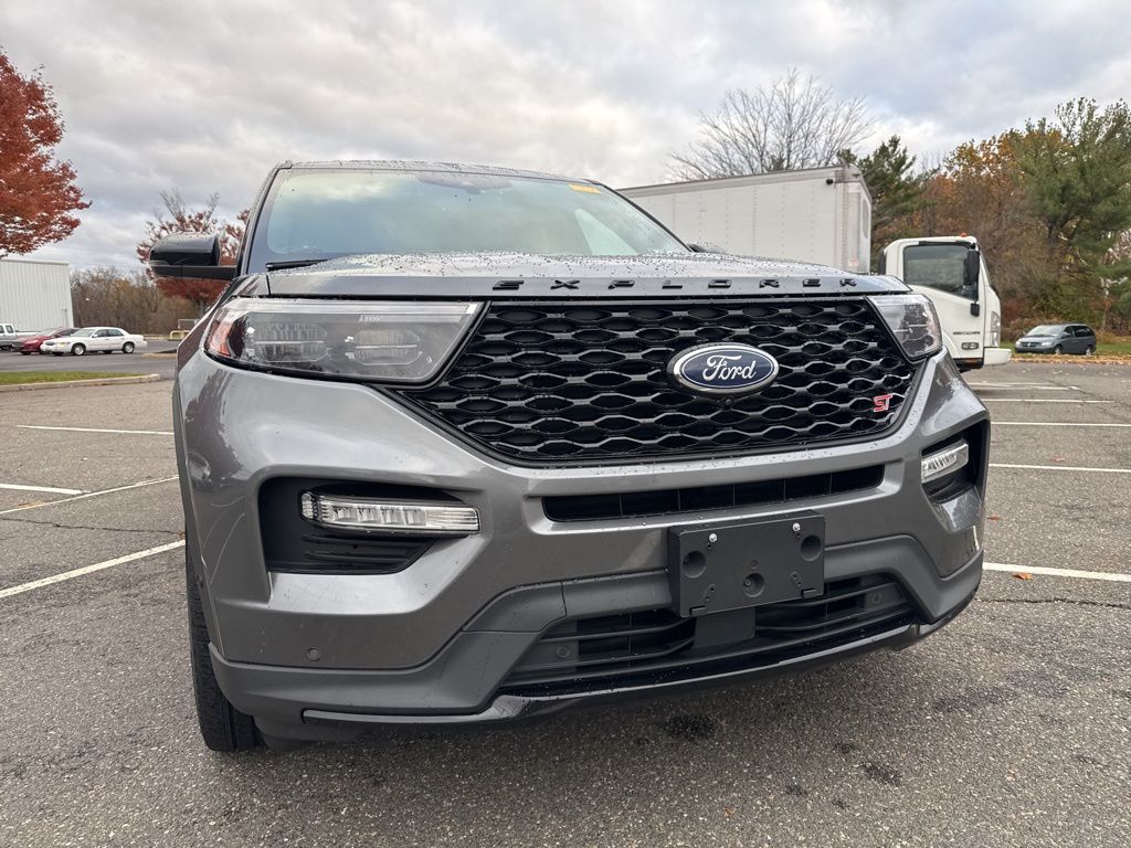 2022 Ford Explorer ST photo 3