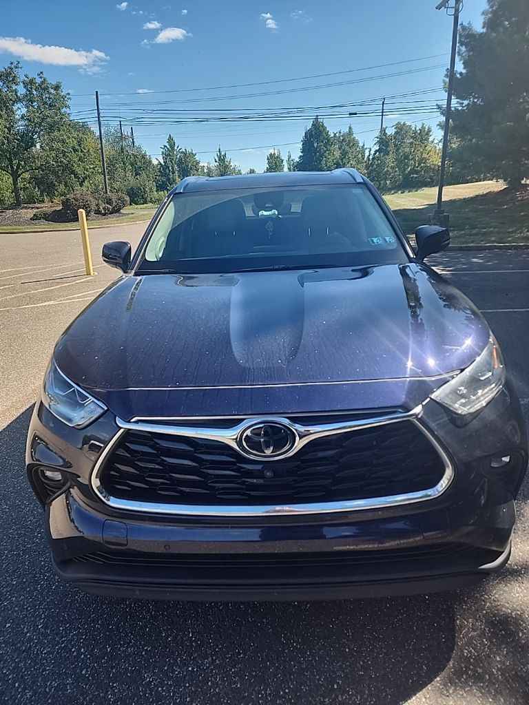 2021 Toyota Highlander Limited photo 2