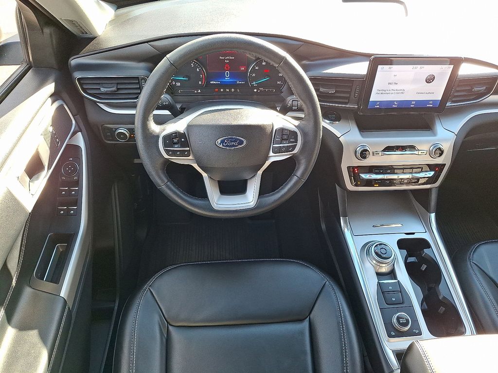 2022 Ford Explorer XLT photo 2