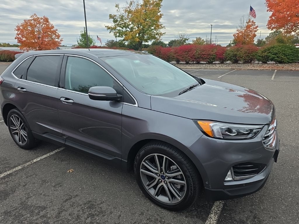 2021 Ford Edge Titanium photo 3