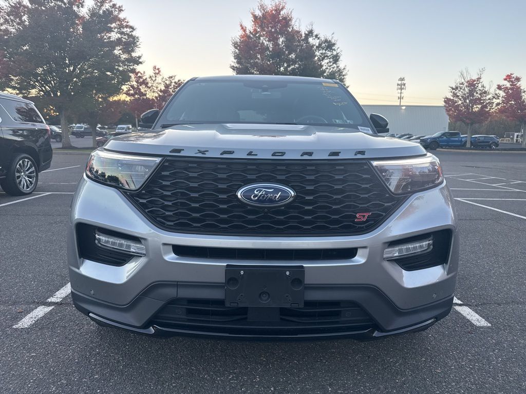 2022 Ford Explorer ST photo 2