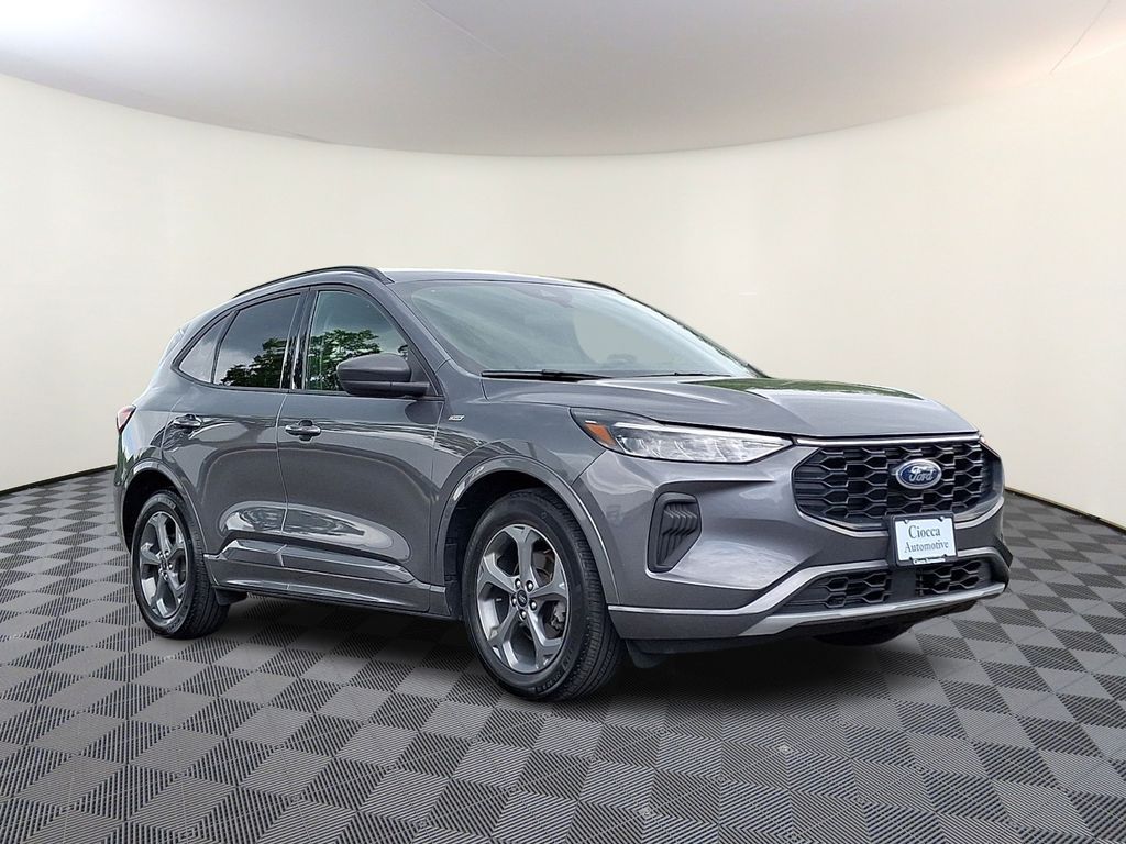 2023 Ford Escape ST-Line FWD's photo