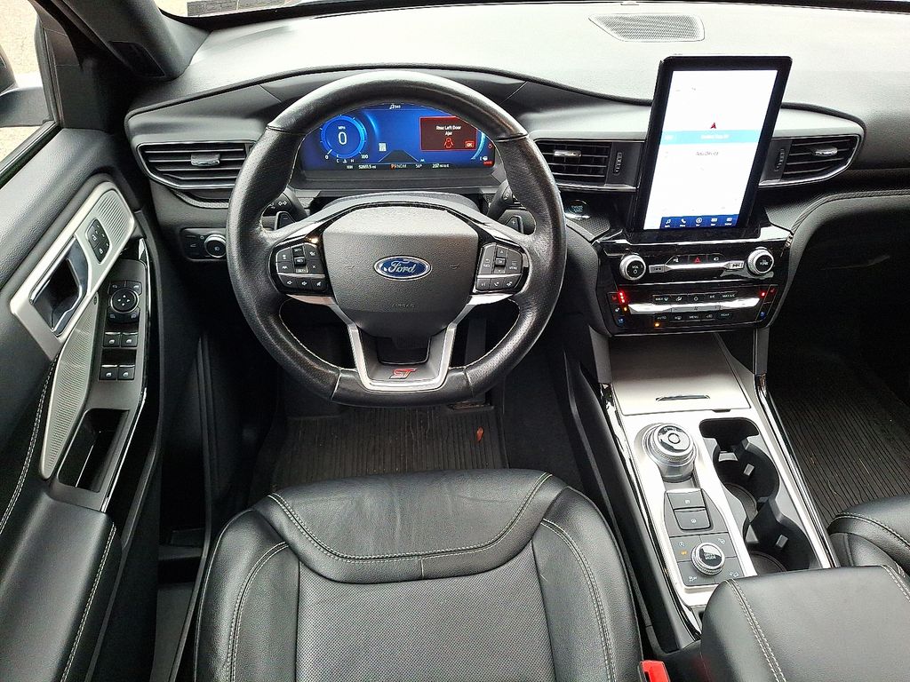2022 Ford Explorer ST photo 2