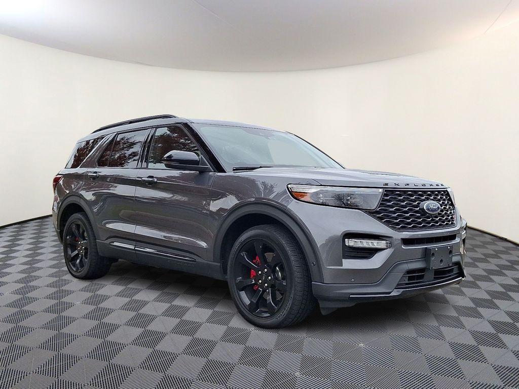 2022 Ford Explorer ST's photo