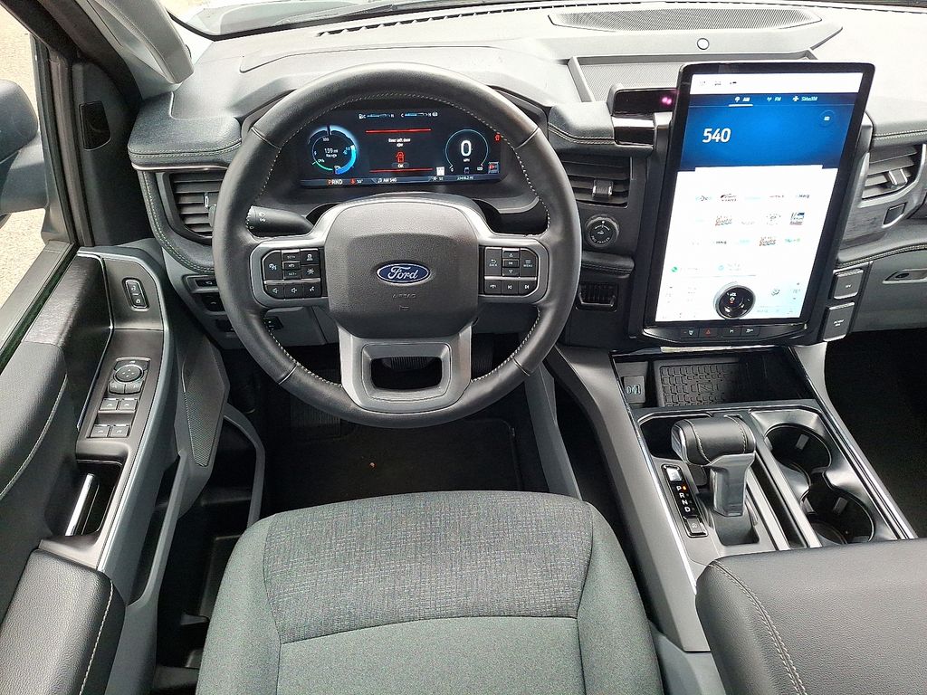 2024 Ford F-150 Lightning photo 2