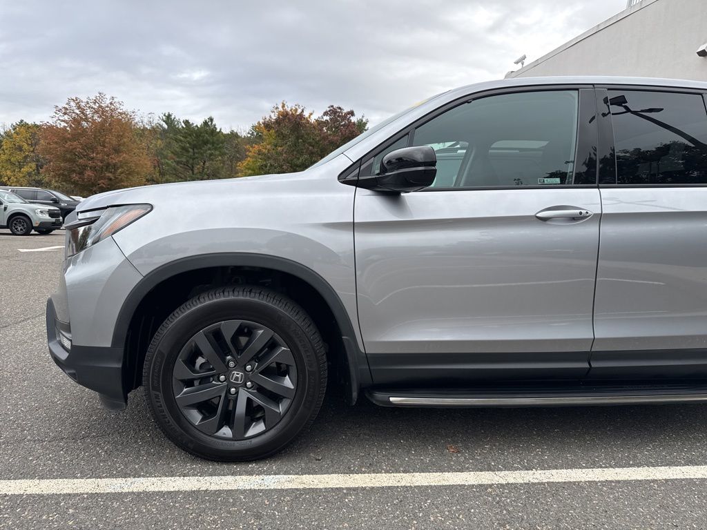 2021 Honda Ridgeline Sport photo 2