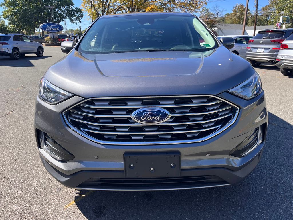 2022 Ford Edge Titanium photo 3