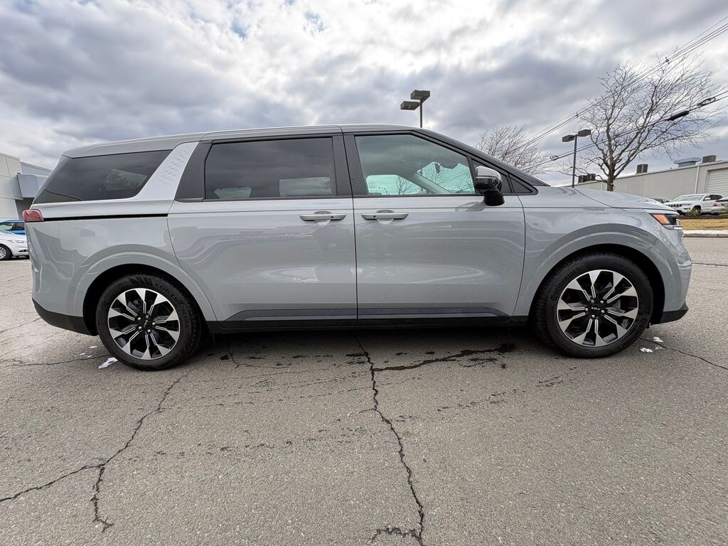 Used 2024 Kia Carnival EX MPV