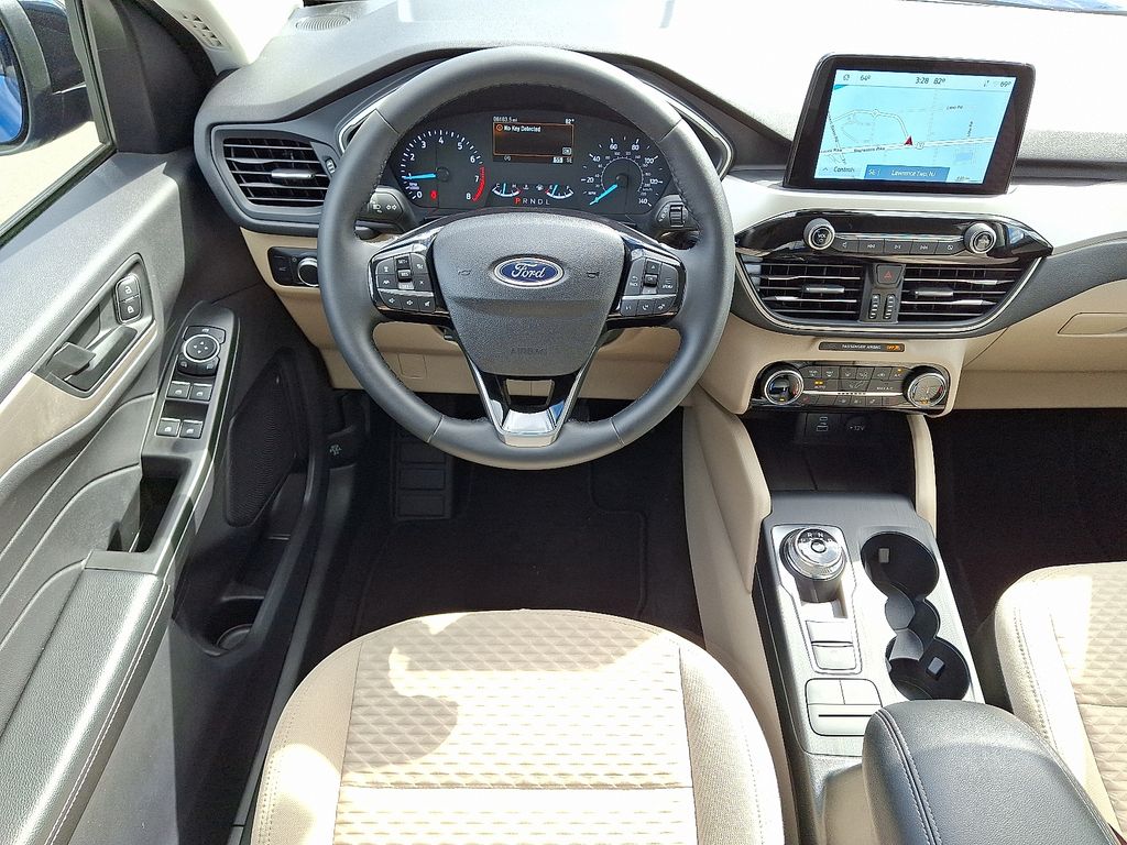 2022 Ford Escape SE photo 2