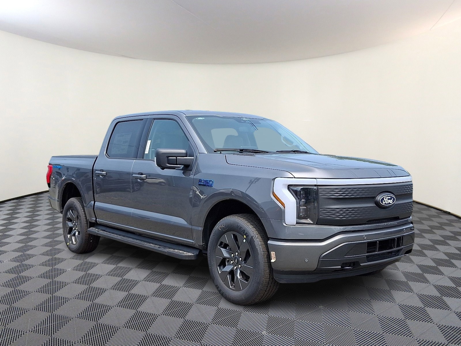 2025 Ford F-150 Lightning Flash's photo