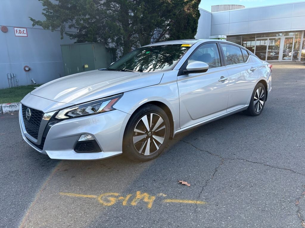 Used 2022 Nissan Altima 2.5 SV Sedan