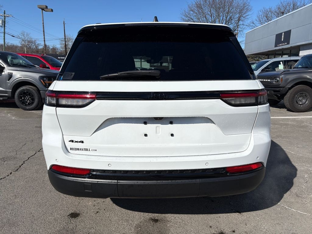 Used 2023 Jeep Grand Cherokee Altitude SUV