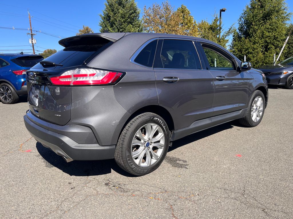 2022 Ford Edge Titanium photo 4