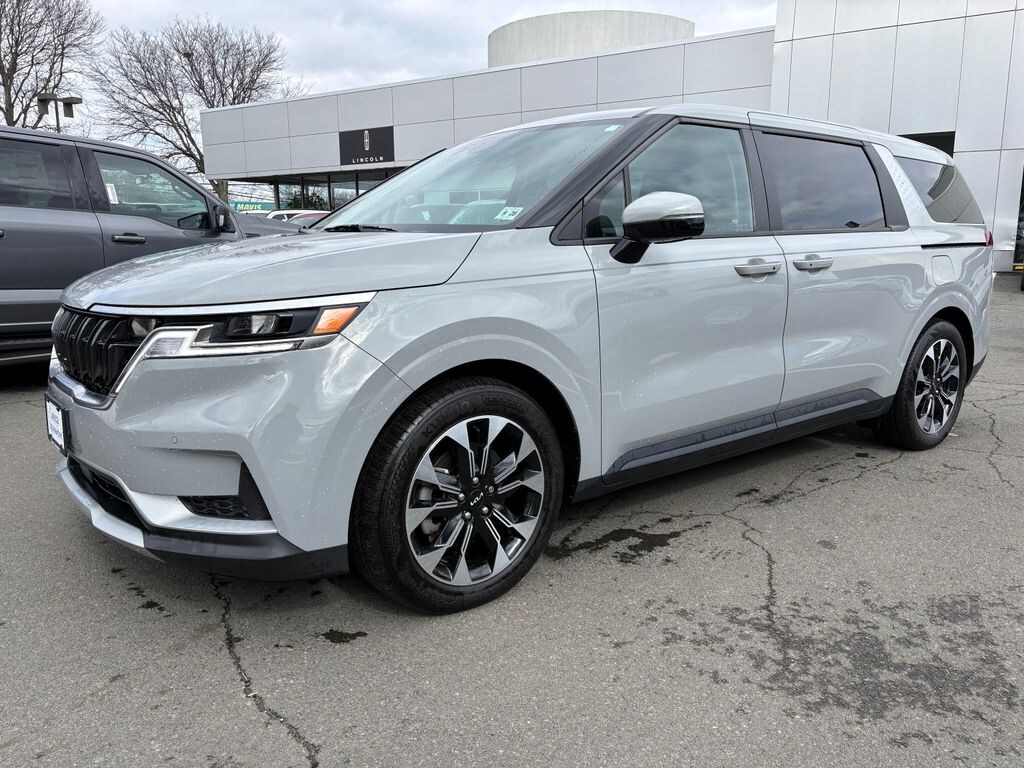 Used 2024 Kia Carnival EX MPV