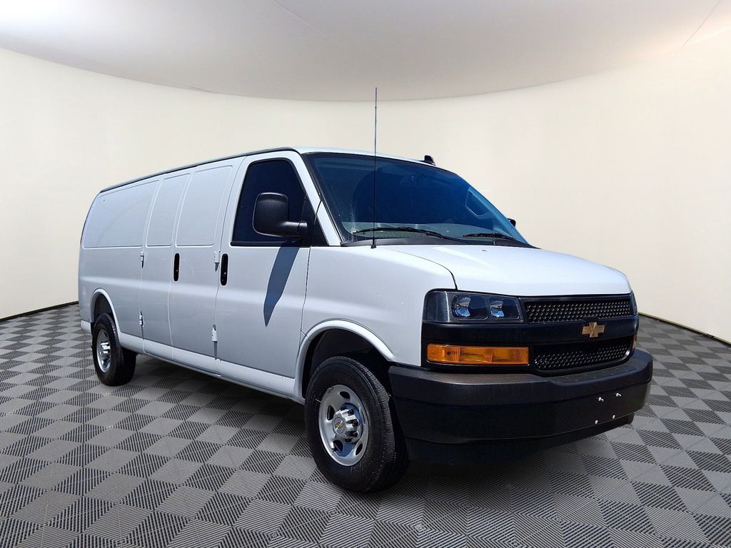2025 Chevrolet Express 2500 Extended Work Van HD's photo