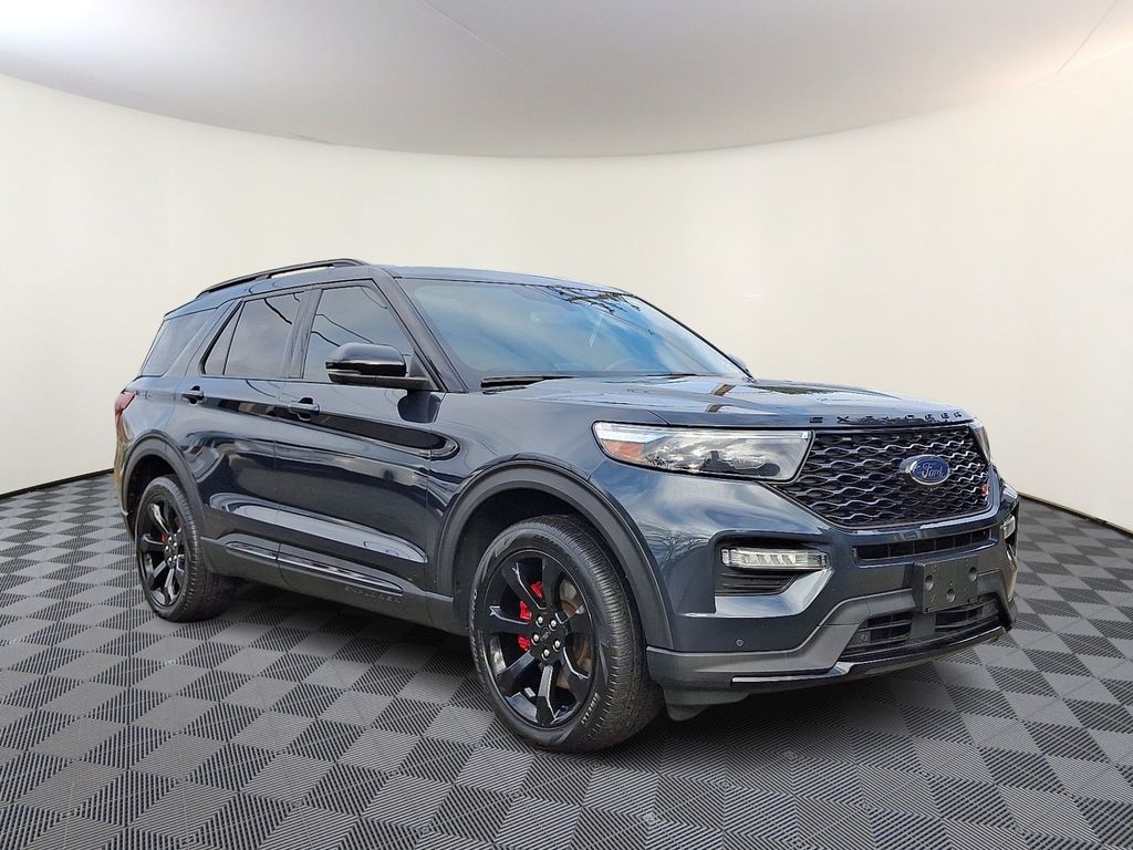 2023 Ford Explorer ST's photo