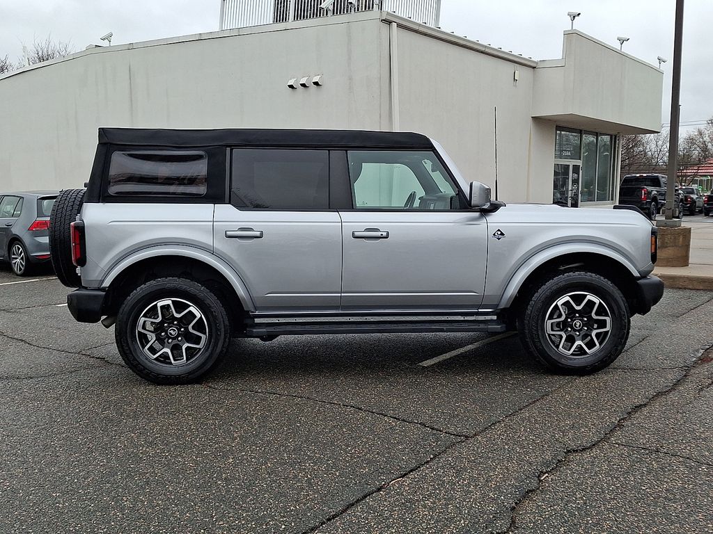 2023 Ford Bronco 4-Door Outer Banks - Photo 10