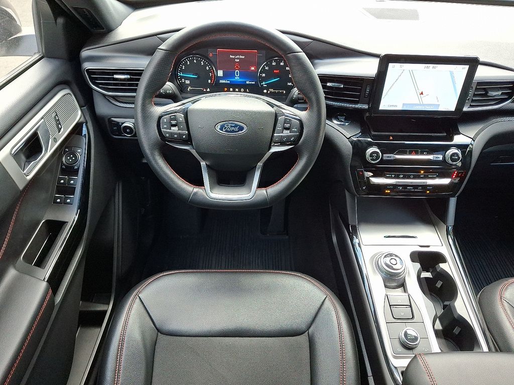 2023 Ford Explorer ST-Line photo 2