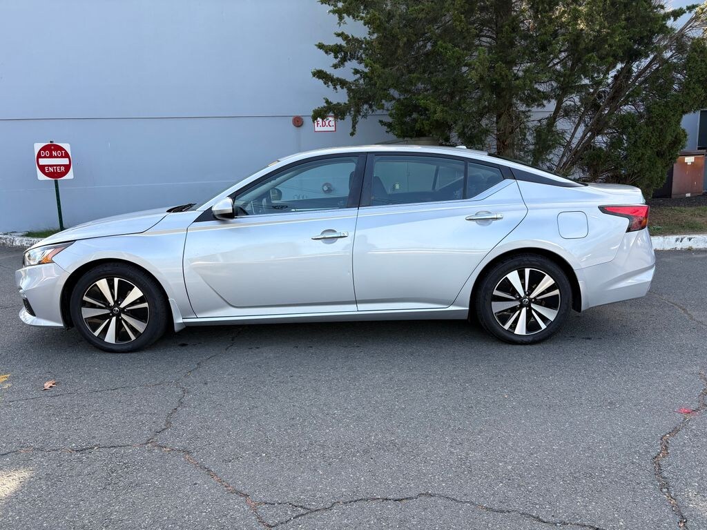 Used 2022 Nissan Altima 2.5 SV Sedan