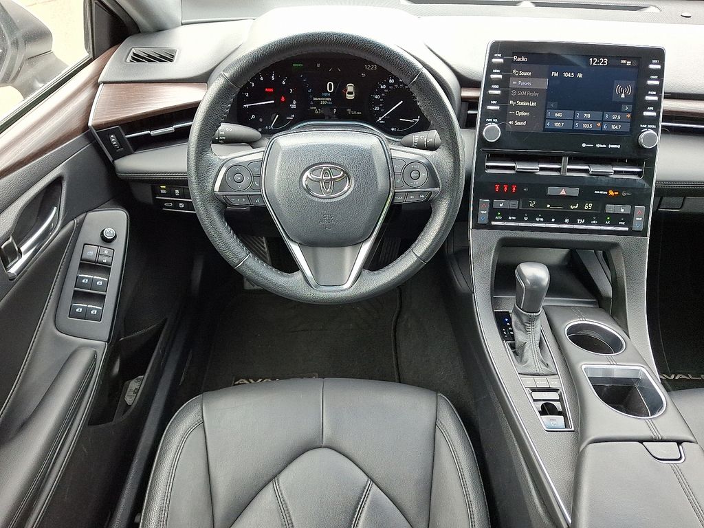 2022 Toyota Avalon XLE photo 2