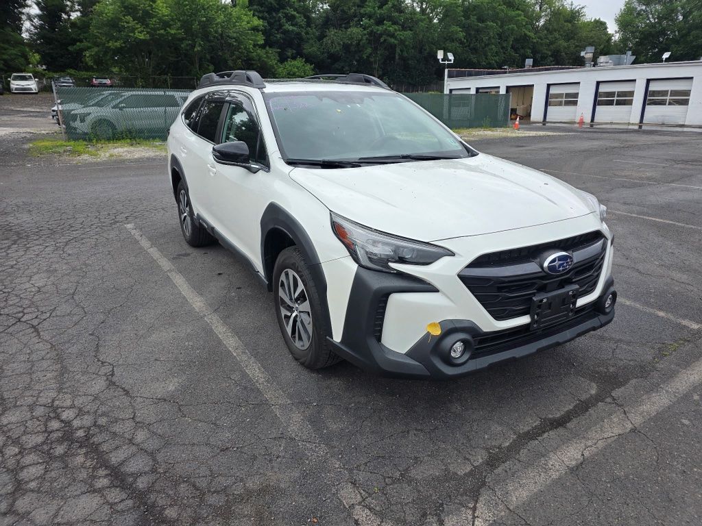 2024 Subaru Outback Premium's photo