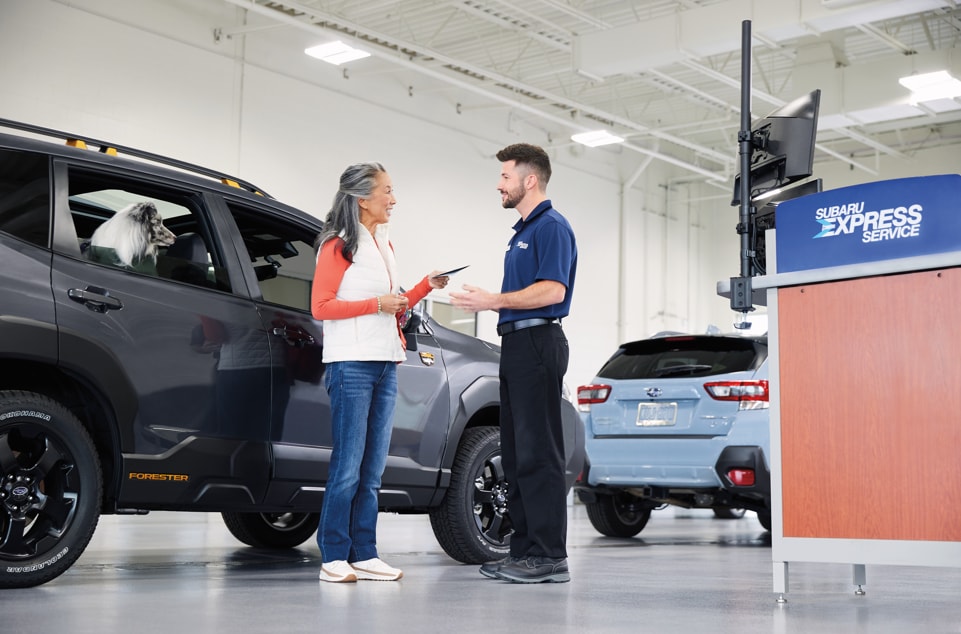 picture of customer paying at service bay 