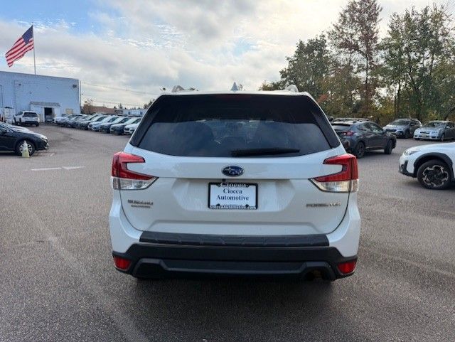 2019 Subaru Forester Premium photo 2