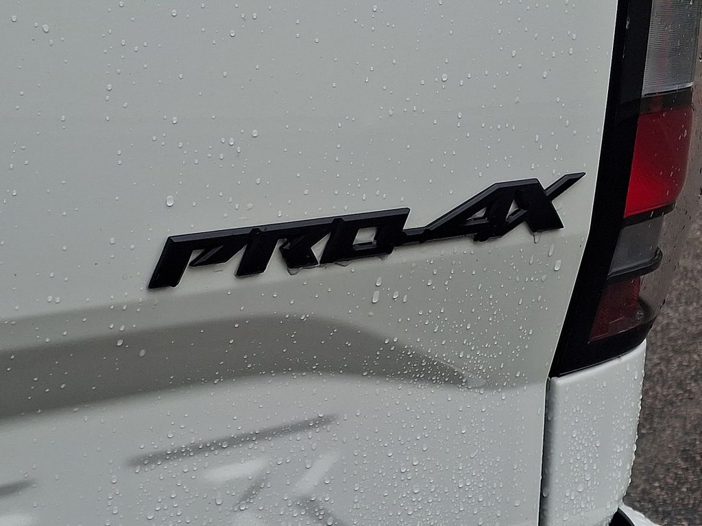 2024 Nissan Frontier PRO-4X - Photo 31