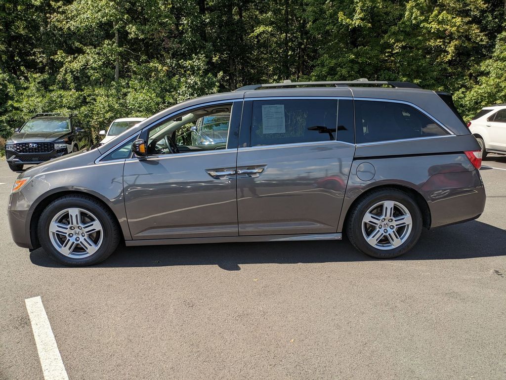 2013 Honda Odyssey Touring photo 4